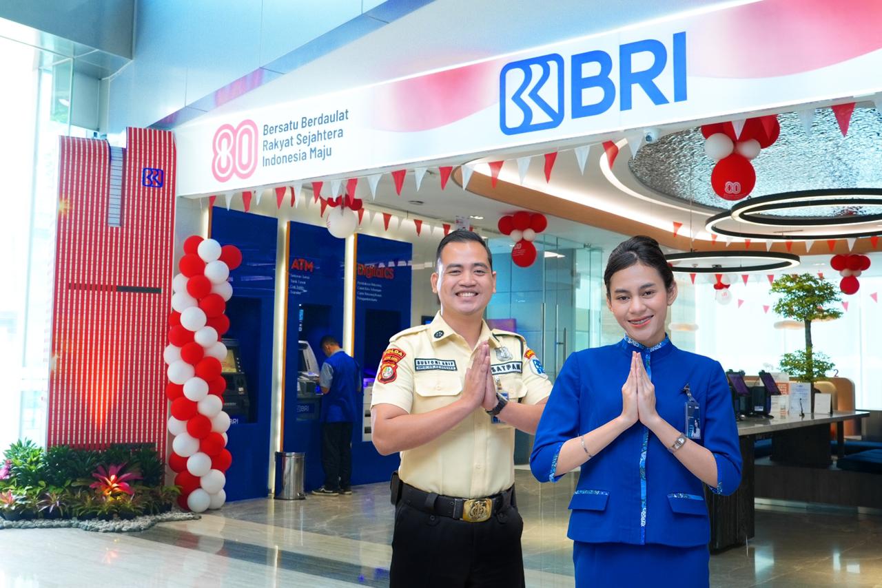 LAYANI SEPENUH HATI: BRI berkontribusi nyata terhadap perkembangan ekonomi dalam negeri khususnya disektor pengembangan UMKM.