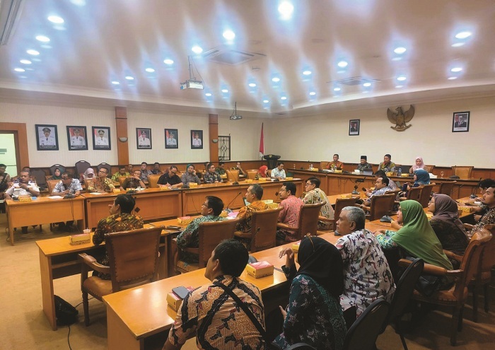 PENCEGAHAN: Inspektorat Sampang melakukan sosialisasi dan FGD penyusunan renaksi tindak lanjut SPI 2024 di aula Pemkab Sampang, Jumat (15/5). (INSPEKTORAT UNTUK JPRM)