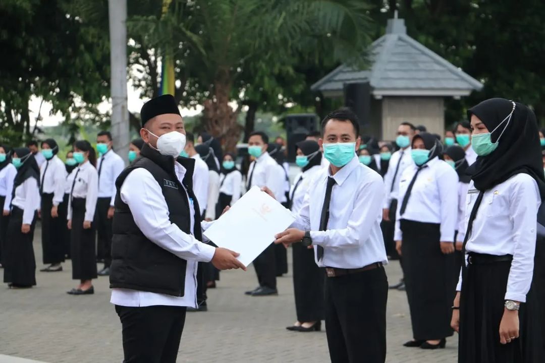 Penyerahan SK  Secara Simbolis PPPK dan CPNS  yang telah dinyatakan lolos.