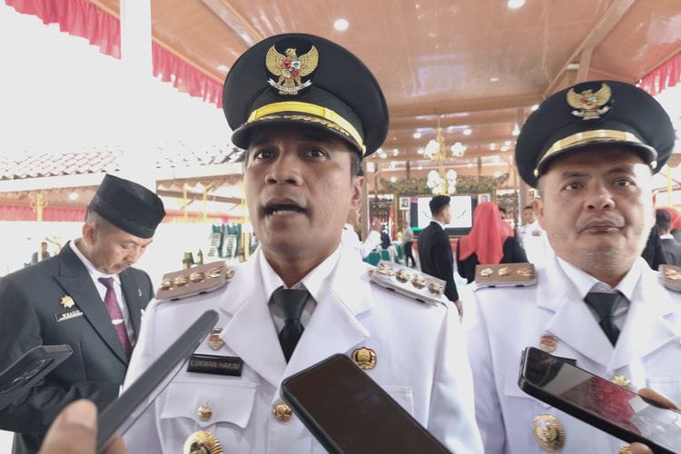 GERCEP: Bupati Bangkalan Lukman Hakim didampingi wakilnya, Fauzan Ja&rsquo;far.