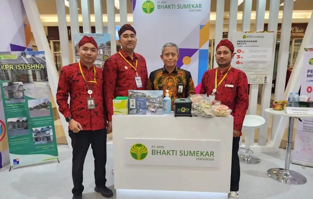 FOKUS: Direktur Utama BPRS Bhakti Sumekar Hairil Fajar dalam salah satu event di Kabupaten Sumenep.