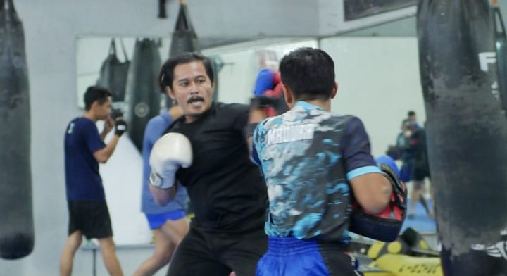 GIAT: Atlet KBI mengikuti latihan di Master Gym Pamekasan, Selasa (5/8).