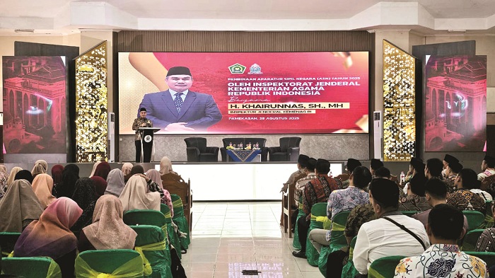 FOKUS: Irjen Kemenag RI Khairunnas memberikan arahan kepada ASN di UIN Madura Jumat (29/8). (UIN MADURA UNTUK JPRM)