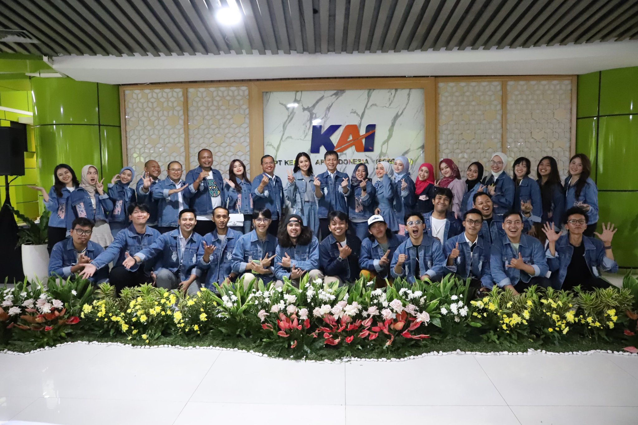 Foto bersama karyawan KAI