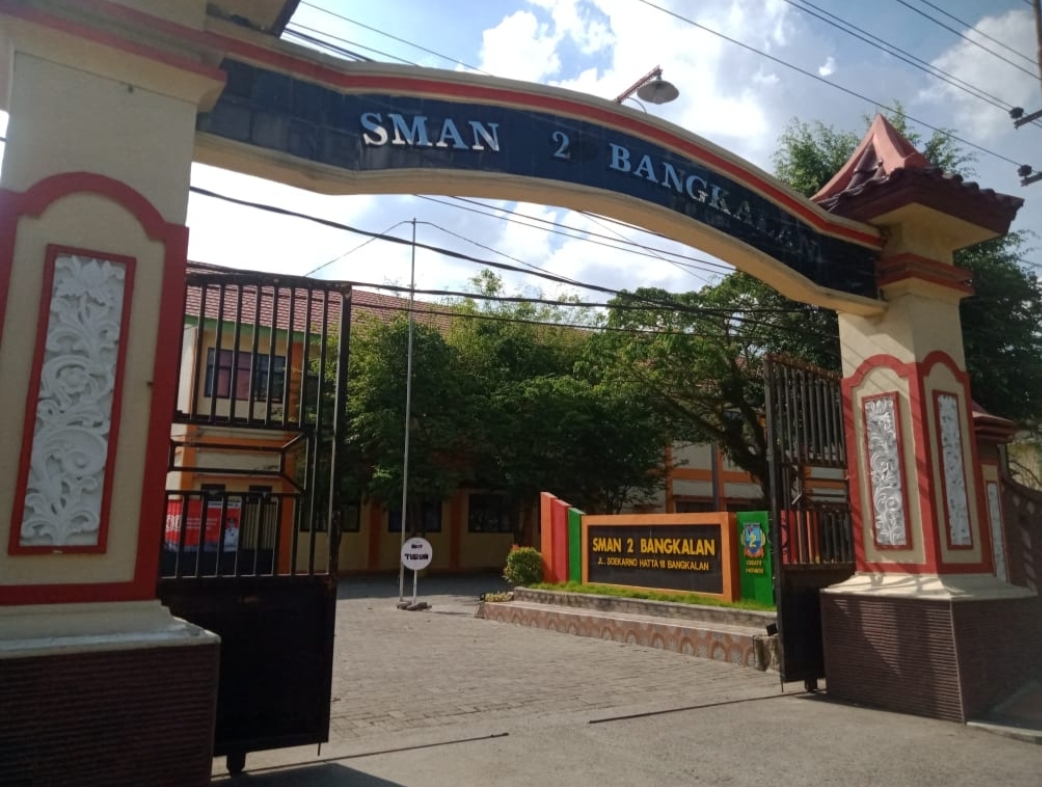 LENGAN: Dampak demo, SMA Negeri 2 Bangkalan yang ada di Jalan Soekarno Hatta, Senin (1/9)