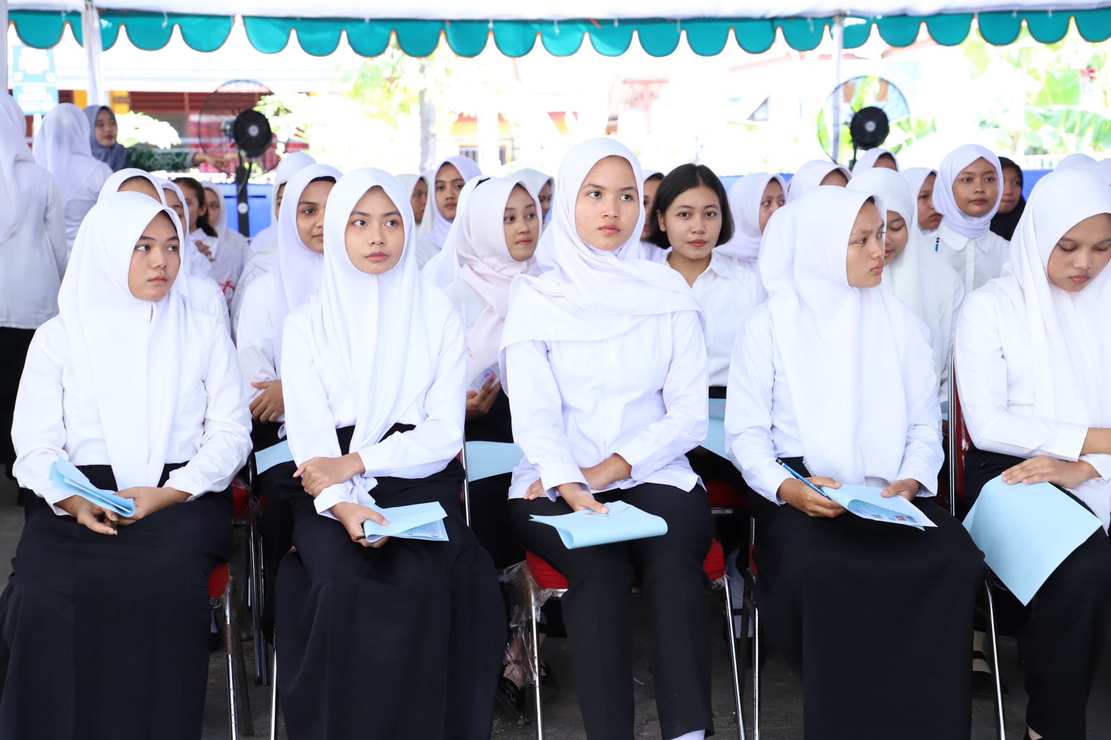 Para peserta CPNS dan PPPK saat sedang menunggu giliran tes.