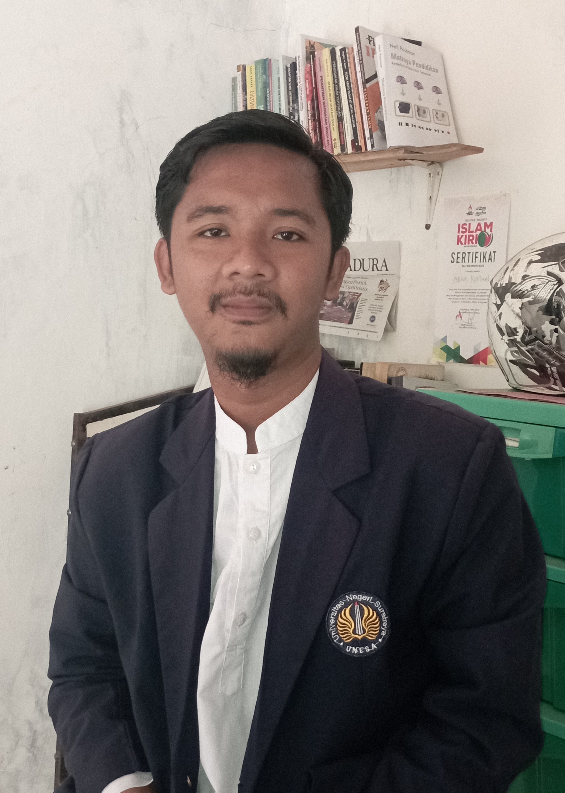 ABDUR ROHMAN (Alumni Sosiologi Universitas Negeri Surabaya)