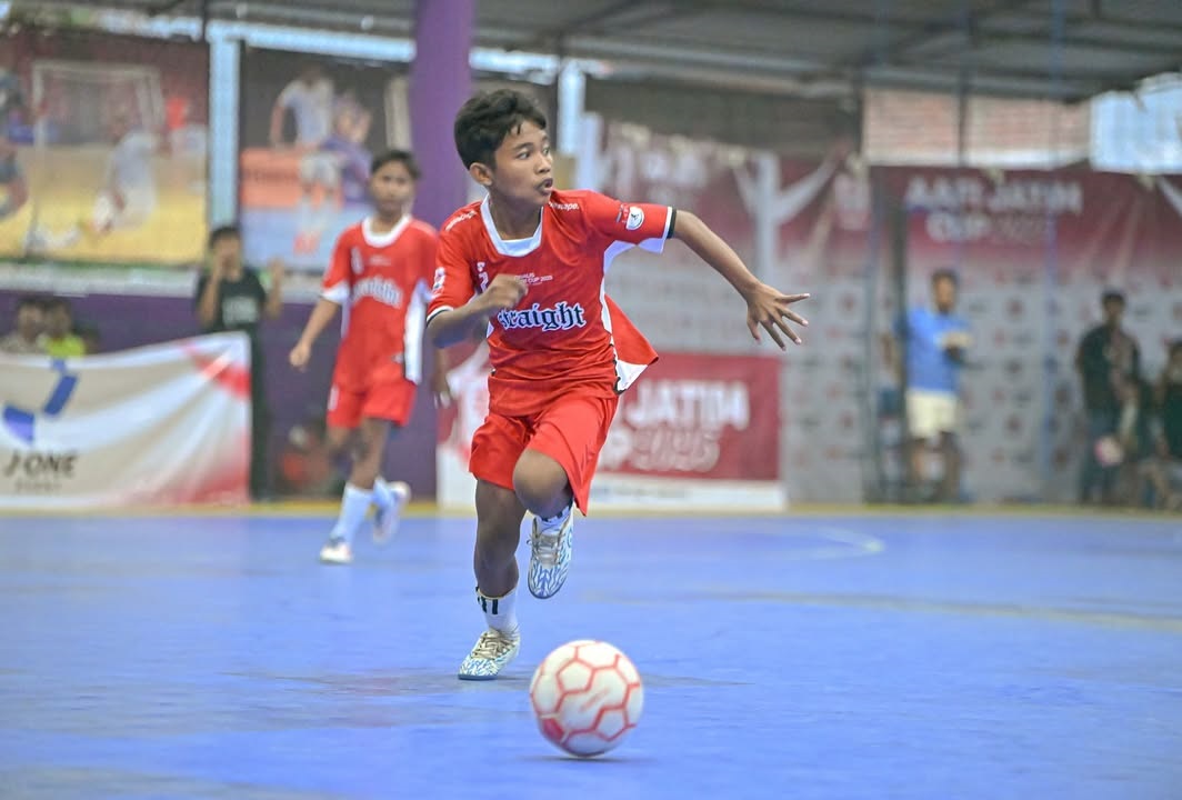 MENTAL JUARA: Atlet Remba FC (kaus merah) KU-13 saat berlaga di AAFI Jatim 2025, Rabu (27/8).