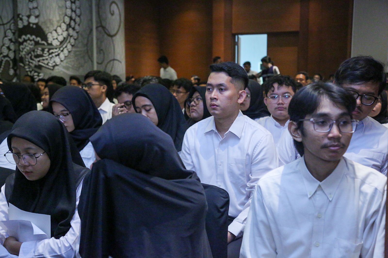 Para peserta CPNS sedang menanti kabar baik kelulusan.