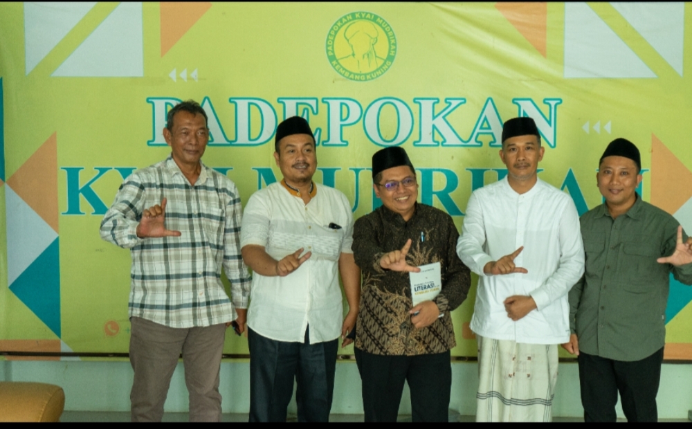 SILATURRAHMI: Ketua Departemen Fisika UM Malang beserta jajaran saat berada di IBS PKMKK Pamekasan.