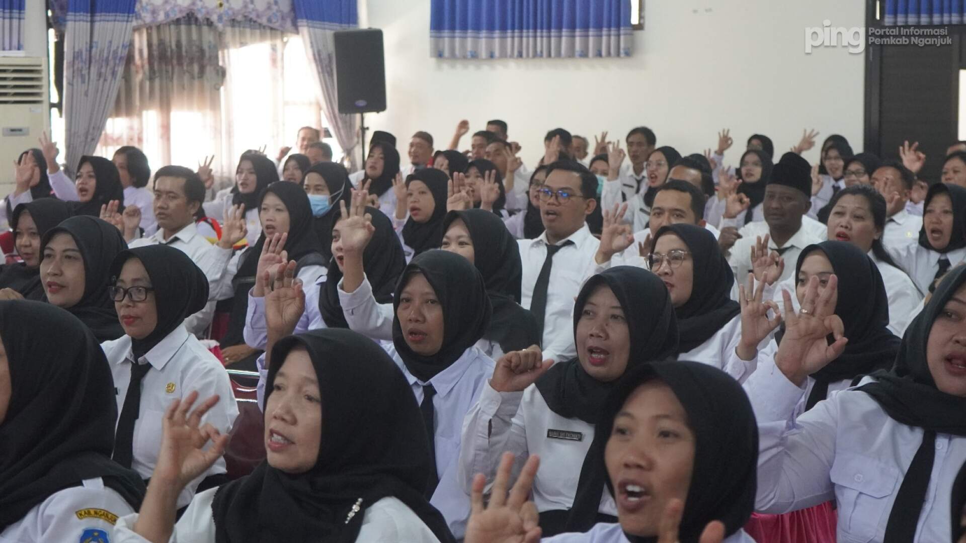 Para peserta PPPK dan CPNS saat melakukan ice breaking pada saat proses pelantikan.