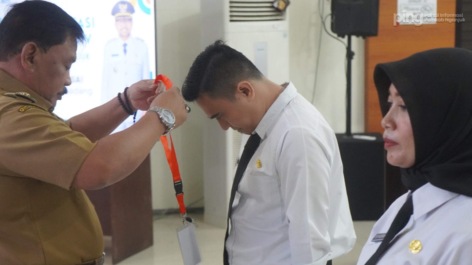Pemkab nganjuk melantik CPNS dan PPPK yang telah dinyatakan lulus.