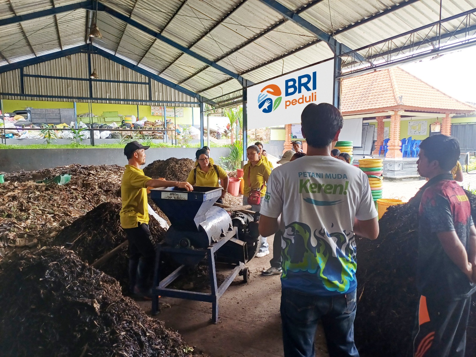 KELOLAH SAMPAH: BRI Peduli gelar pelatihan diversifikasi pupuk kompos untuk atasi sampah di Bali.