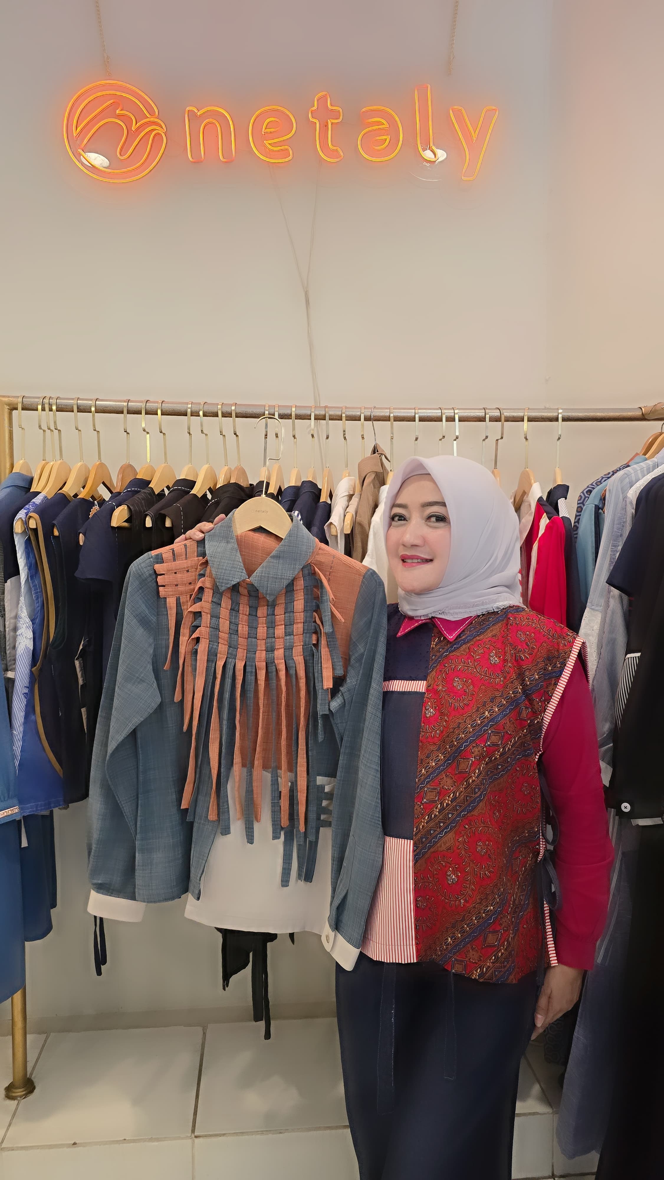 NAIK KELAS: Rumah BUMN BRI yang membina UMKM fashion asal Bandung sukses memasarkan karyanya di pasar global.