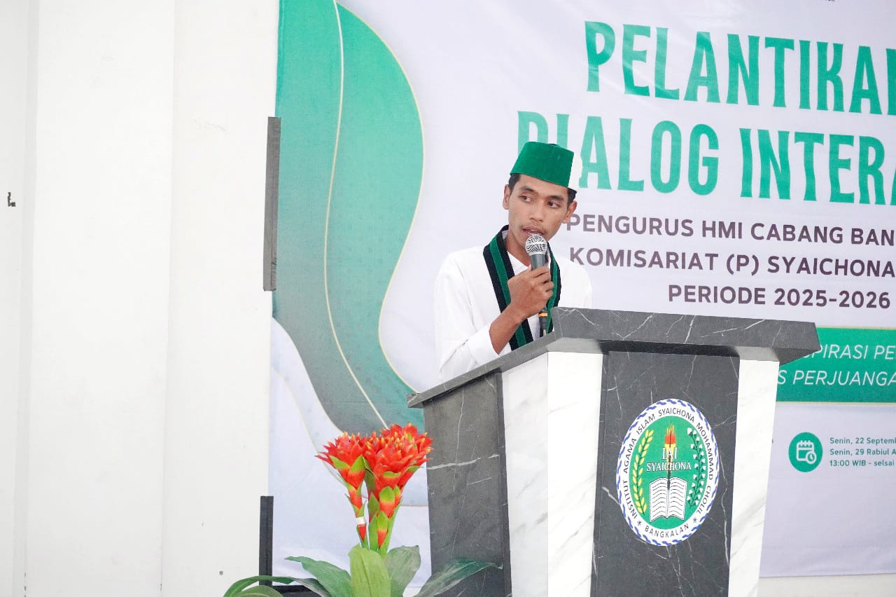 SEMANGAT: HMI Komisariat (P) Syaichona Cholil Bangkalan Taufikil Hakim saat menyampaikan sambutan.