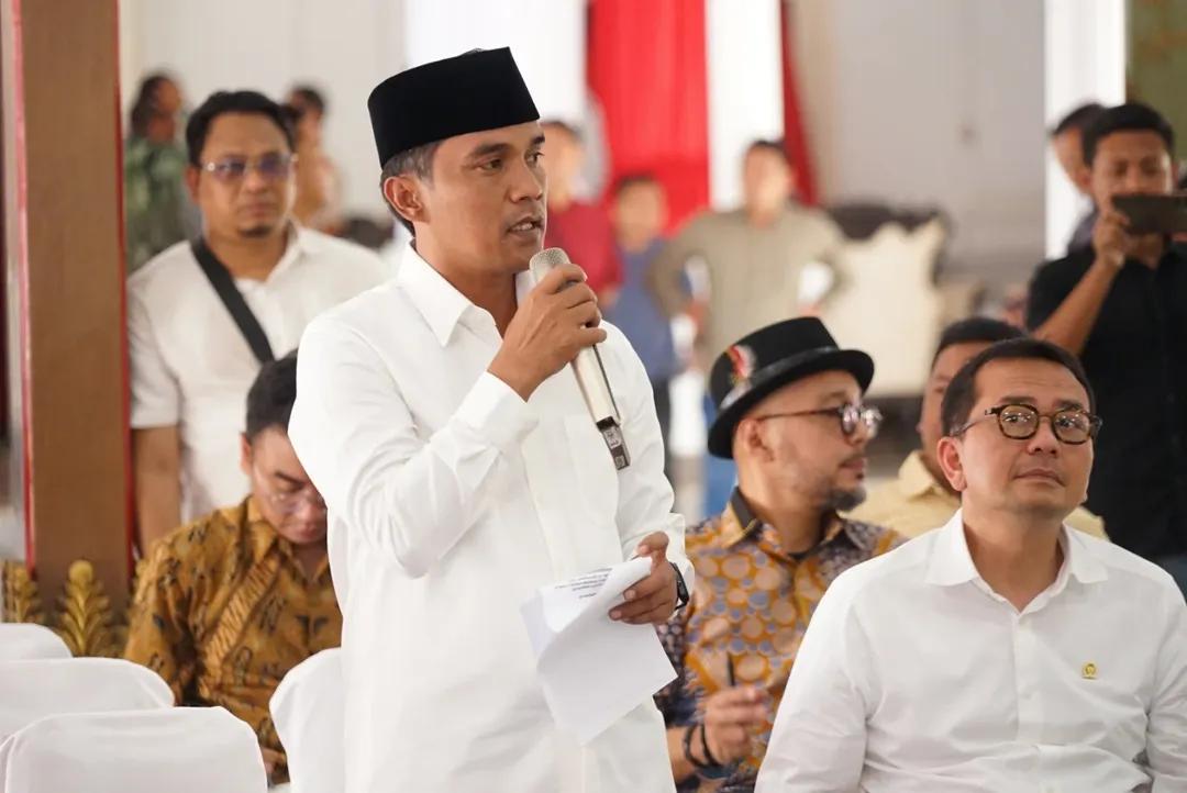 LUGAS: Bupati Bangkalan Lukman Hakim memberikan paparan saat menerima kunker spesifik anggota Komisi V DPR RI di Pendopo Agung, Kamis (25/7). (PROKOPIM UNTUK JPRM)