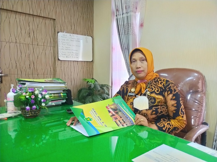 BERKOMITMEN: Direktur RSUD dr H Moh. Anwar Sumenep dr Erliyati, M.Kes. (DOKUMEN JPRM)
