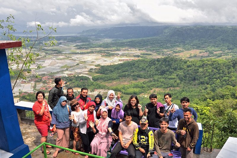 Foto bersama di Bukit Panenjoan