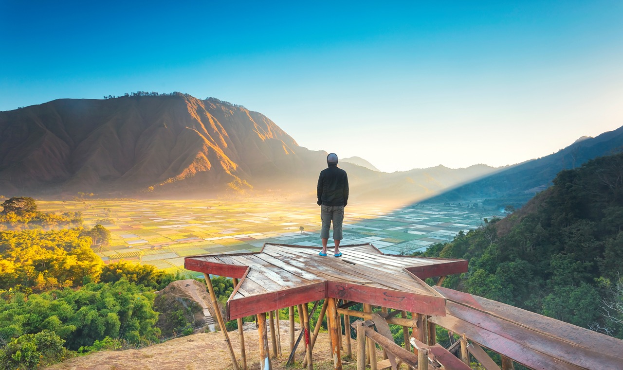 Berfoto dengan latar Bukit Selong lombok