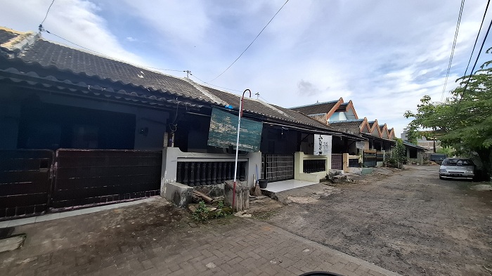 TAK TERAWAT: Aset rumdin milik Pemkab Sumenep yang berlokasi di Perumahan BTN, Desa Kolor, Kecamatan Kota, Selasa (7/10). (MOH. IQBAL/JPRM)