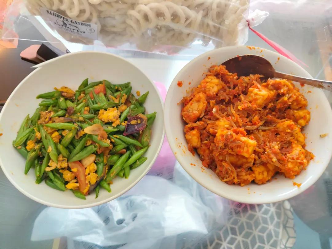 Telur Tahu Teri balado buat makan bareng keluarga.