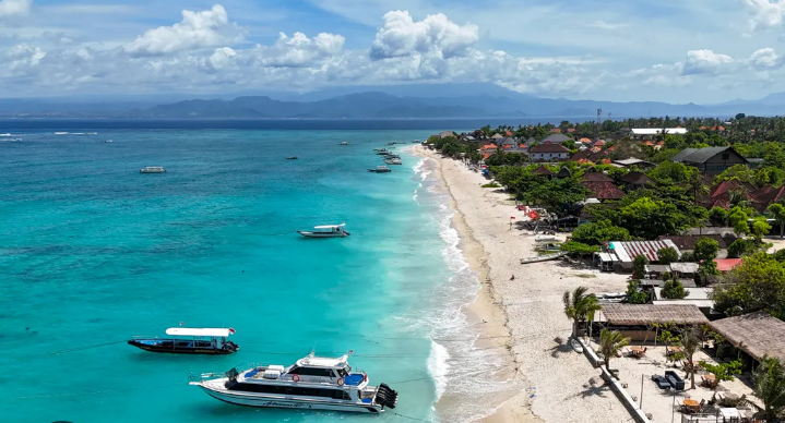 Tak banyak yang tahu wisata Nusa lembongan bali memiliki sunset yang paling indah
