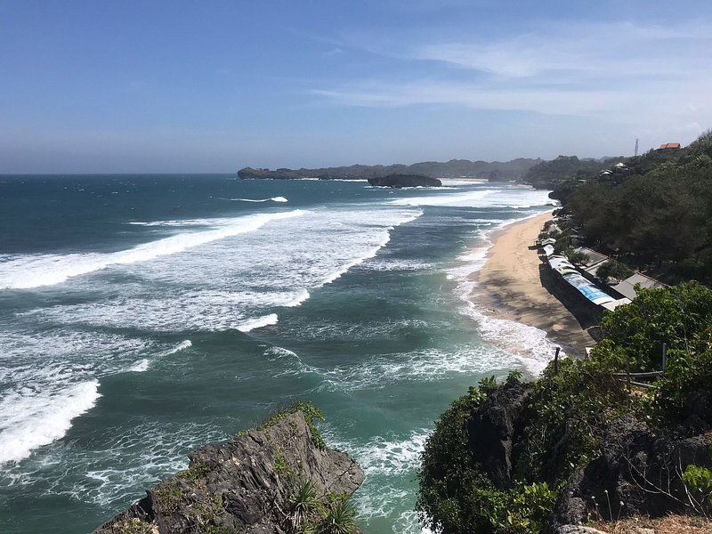 Pantai Indrayanti yang bagus buat liburan keluarga