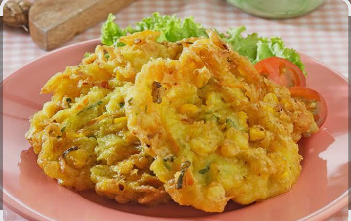 Rahasia kerenyahan bakwan jagung sebenarnya terletak pada komposisi adonannya