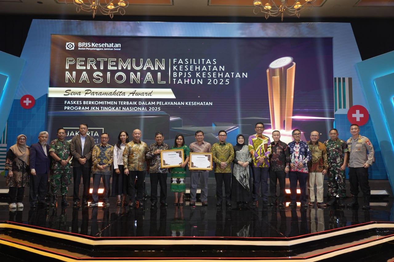 MALAM ANUGERAH: BPJS Kesehatan memberikan penghargaan Save Paramahita Award 2025 di Jakarta.