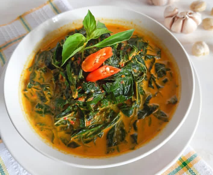 Masakan daun singkong yang bikin nambah nasi