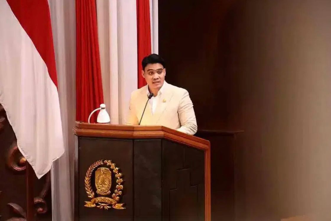 BERSAHAJA: Juru bicara Fraksi Gerindra DPRD Jawa Timur Cahyo Harjo Prakoso dalam rapat paripurna DPRD Jatim di Surabaya, Senin (13/10).