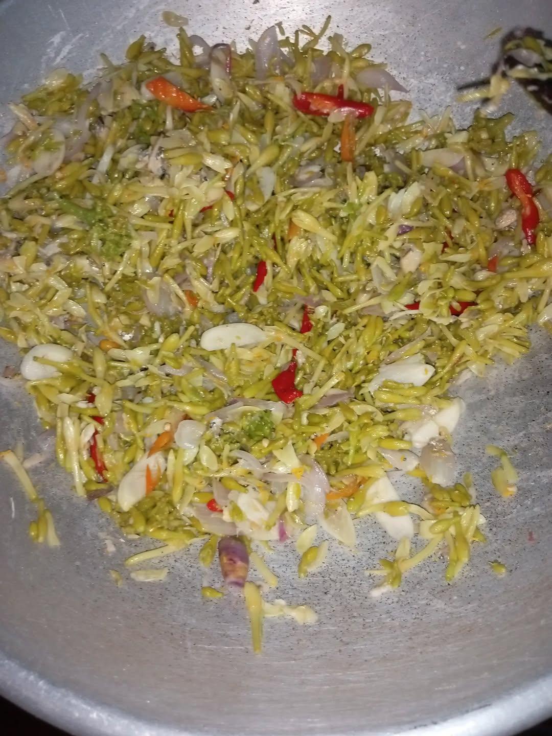 Tumis bunga bawang
