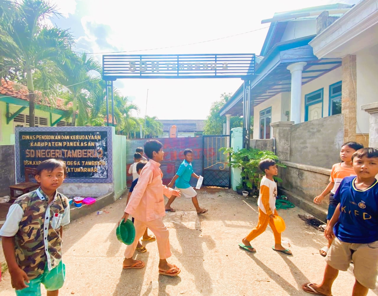 TELANTAR: Murid SDN Tamberu 2 tidak mengikuti KBM karena sekolah disegel, Senin (20/10)