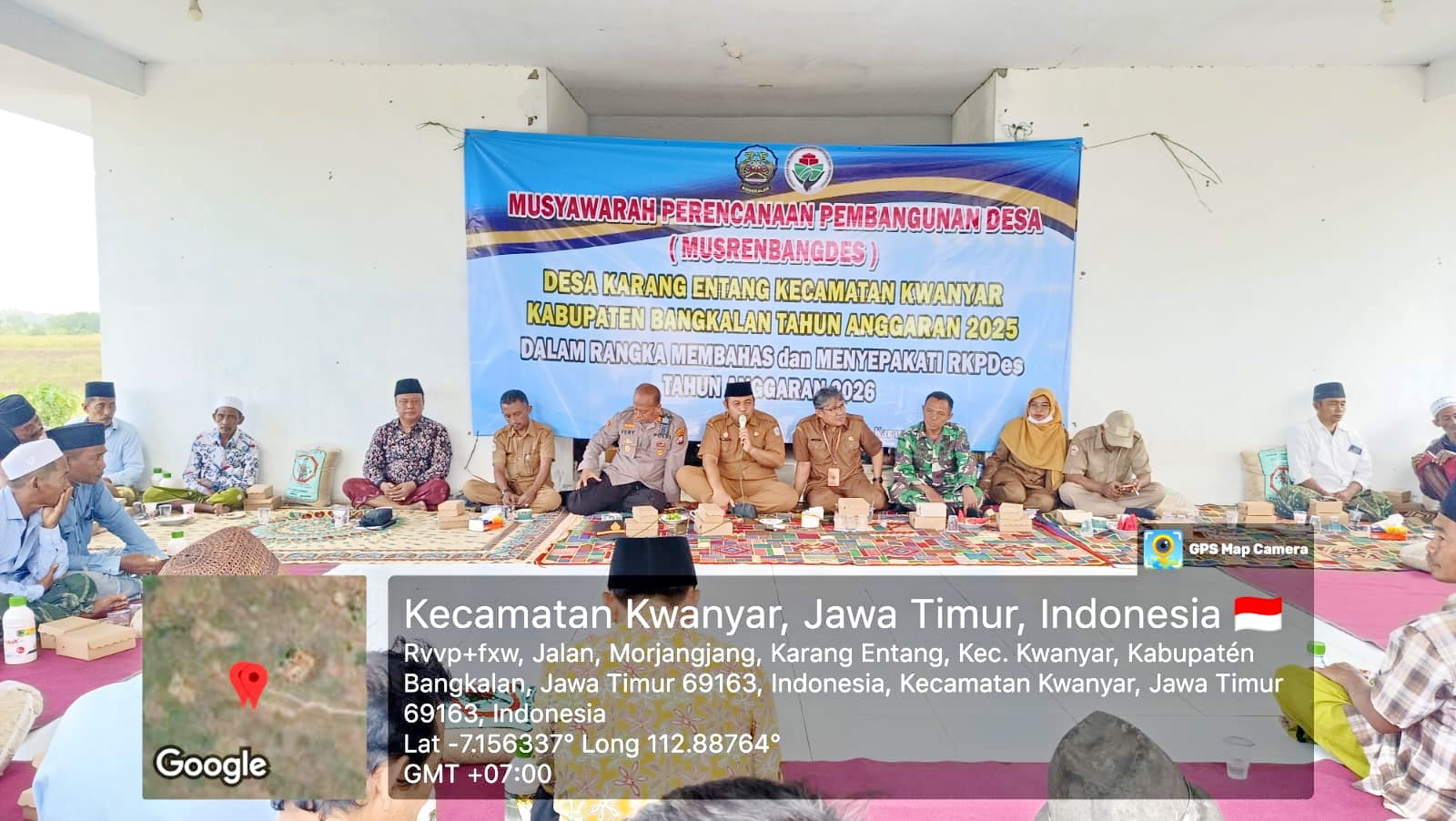 TERBUKA: Forkopimcam Kwanyar menghadiri musrenbangdes di Desa Karang Entang Senin (20/10). (SYAIFUL ISMAIL UNTUK JPRM)