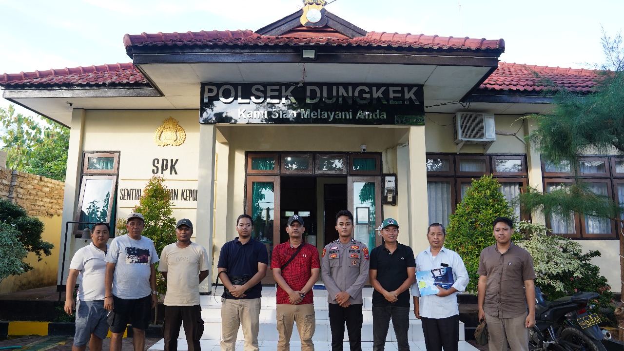 Kantor Imigrasi Kelas II Non TPI Pamekasan melakukan kunjungan pemantauan orang asing di Gili Iyang, Dungkek, Sumenep.