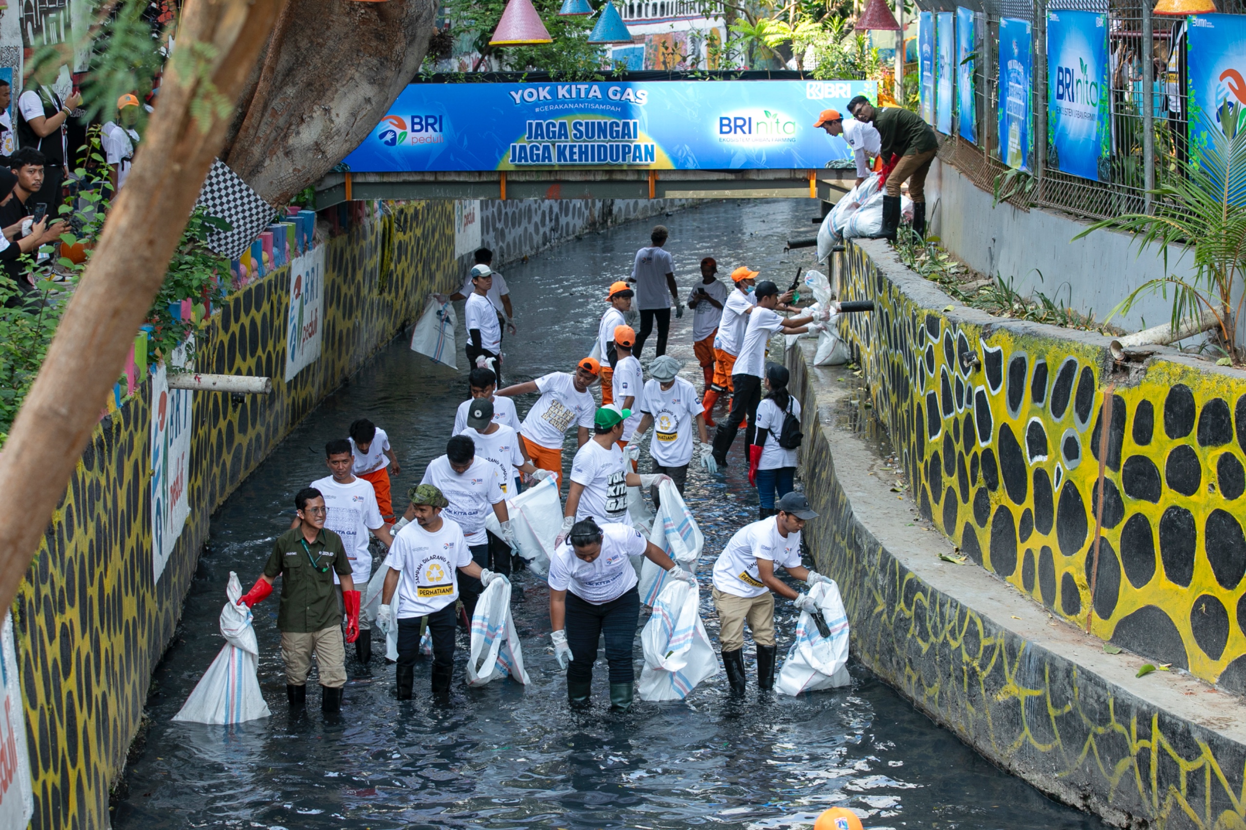 BERKELANJUTAN: BRI Peduli berkerak bersama masyarakat untuk mewujudkan lingkungan yang bersih dan sehat.