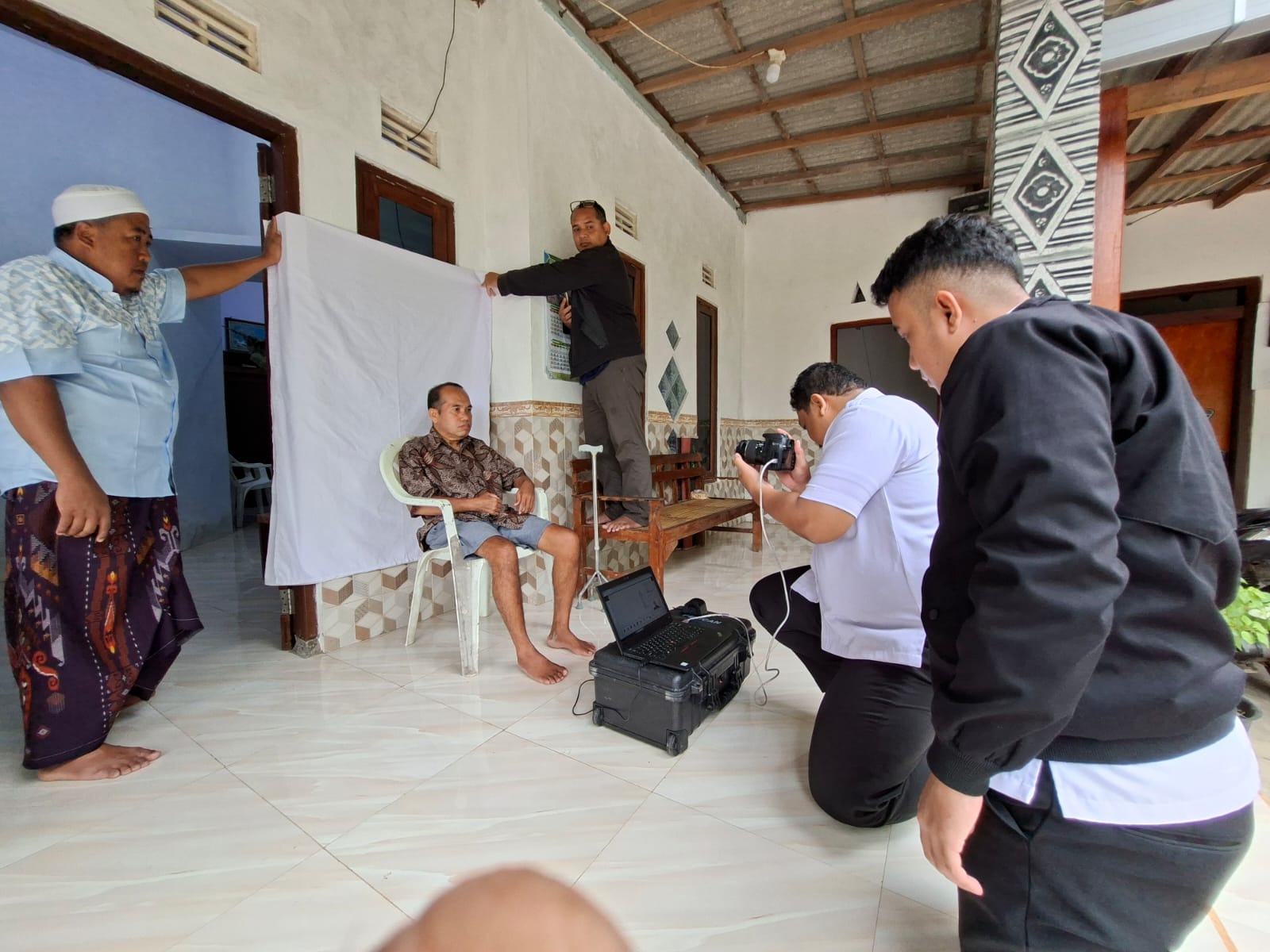 MELAYANI: Imigrasi Pamekasan melaksanakan pelayanan New Idaman kali ini dilaksanakan di Dusun Morkolak Timur, Desa Keramat, Kecamatan Bangkalan, pada Selasa (21/10/2025).