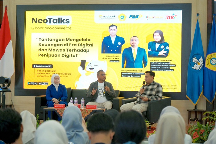 MENGINSPIRASI: Laurentin Carolin Tiara bersama Head of Fraud Operations PT BNC Tbk, Vicky Valentino Frickel, dan Moderator, M. Boy Singgih Gitayuda, S.E., M.M saat menghadiri acara di UTM.