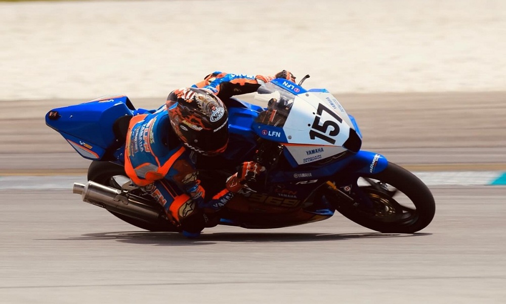 KEBANGGAAN: Robby Sakera saat balapan pada ARRC di Sirkuit Sepang, Malaysia, Minggu (12/10).