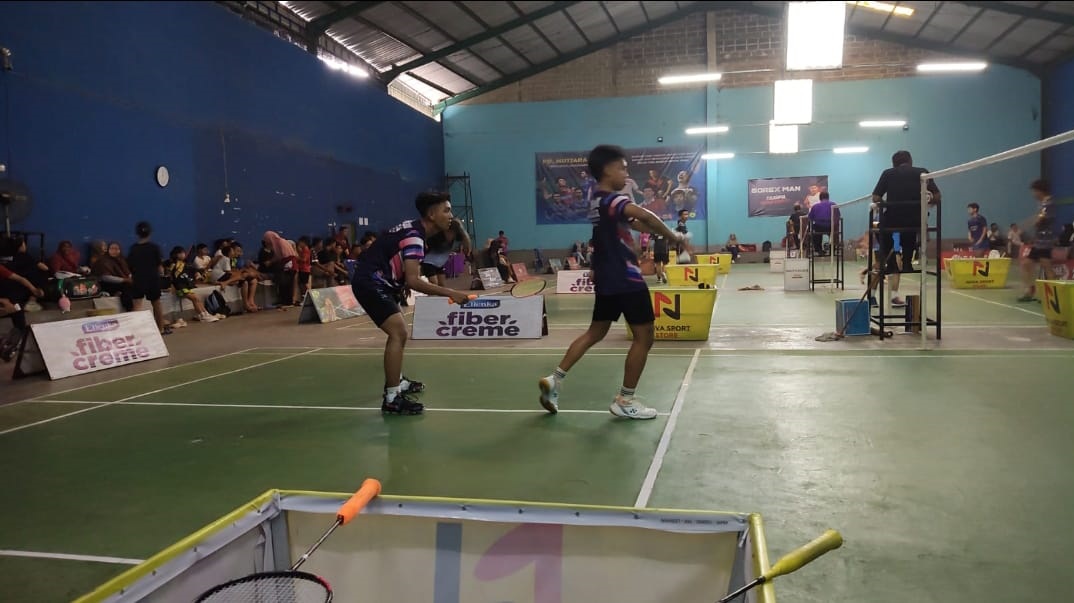 TINGKATKAN KEMAMPUAN: Atlet bulu tngkis Bangkalan tampil dalam kejuaraan Mojokerto Open, Senin (3/11).