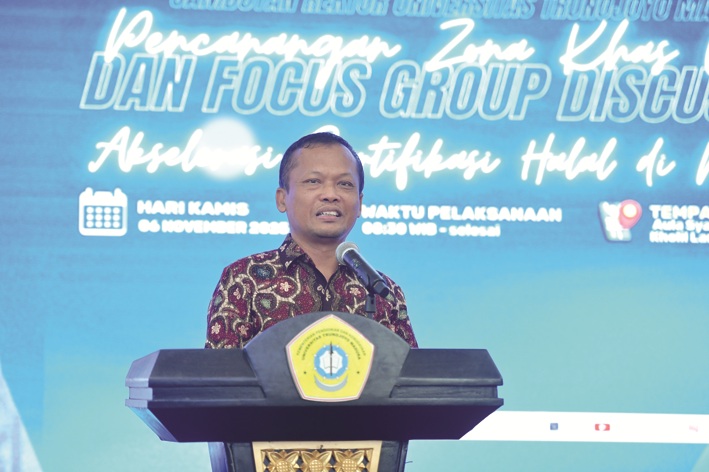 VISIONER: Rektor UTM Prof Safi menyampaikan sambutan dalam kegiatan pencanangan zona KHAS UTM Kamis (6/11). (UTM UNTUK JPRM)