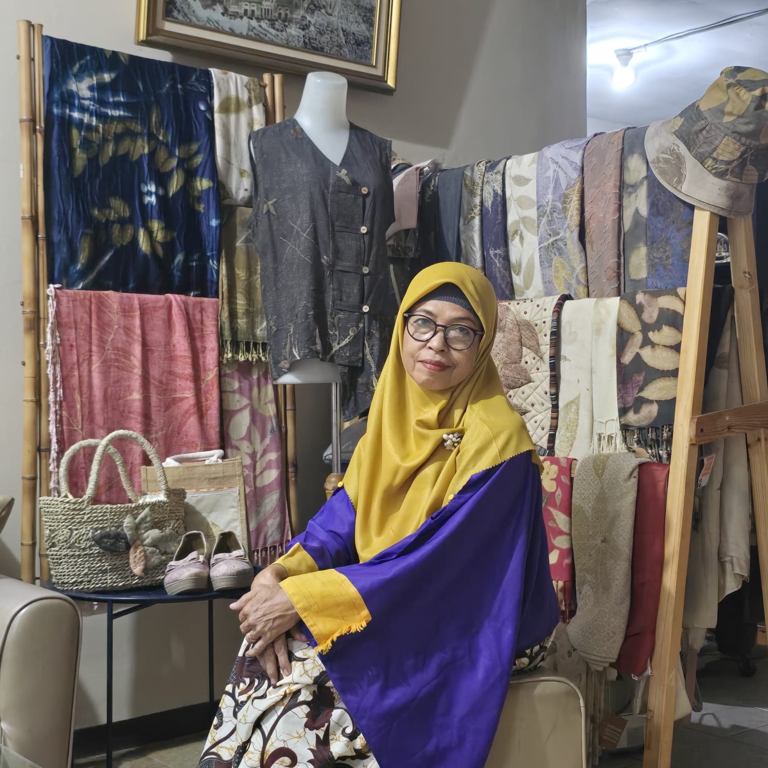 SUPPORT: UMKM binaan BRI Qaniacraft Ecoprint, milik Aminah Tri Astuti yang berlokasi di Kranggan Permai, Bekasi.