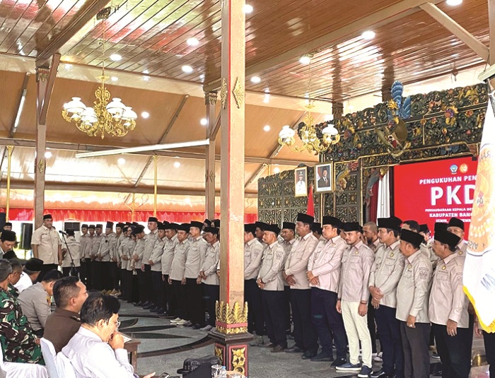 SAKRAL: Pengurus PKDI Bangkalan periode 2025&ndash;2030 dilantik di Pendopo Agung Senin (10/11). (JUPRI/JPRM)