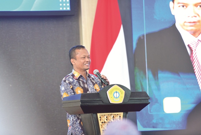 BERSAHAJA: Rektor UTM Prof Safi menyampaikan sambutan dalam kegiatan kuliah tamu dan launching sistem open data disabilitas Rabu (12/11). (UTM UNTUK JPRM)