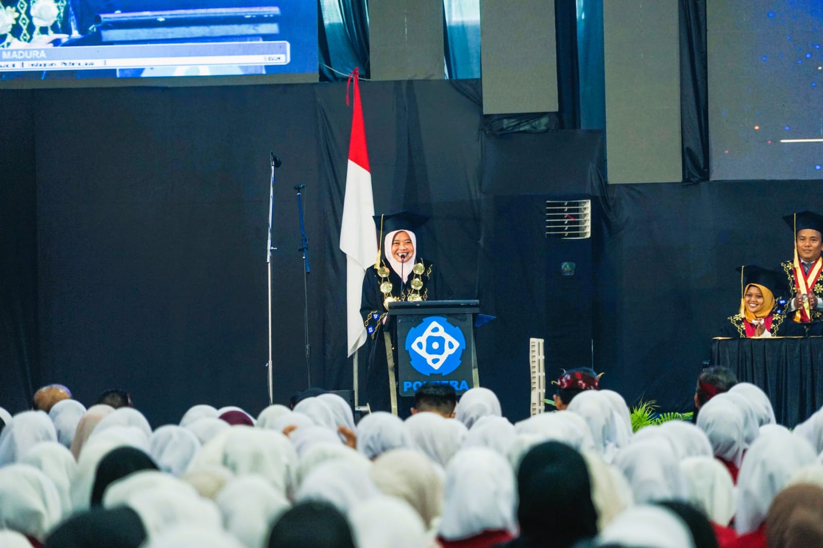 TEGAS: Direktur Poltera Laily Ulfiyah menyampaikan sambutan pada Sidang Terbuka Senat Poltera dalam rangka Dies Natalis XIII Poltera di Gedung Bengkel Tenaga Poltera Selasa (11/11).