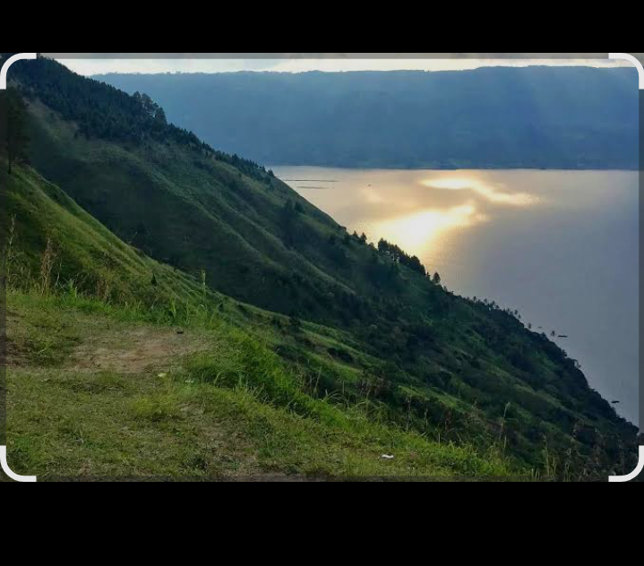 Bukit Senyum menawarkan suasana yang menenangkan.