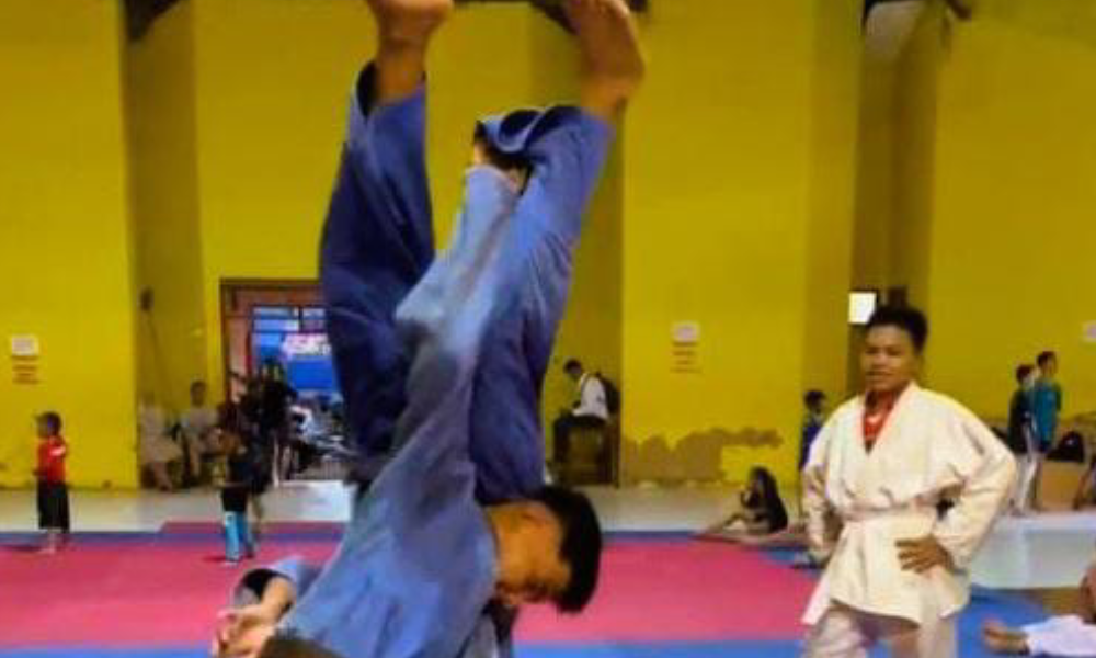 FOKUS: Sejumlah atlet judo Sumenep sedang latihan di lapangan yang berlokasi di Desa Pabian, Kecamatan Kota, Selasa (11/11).