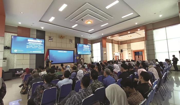 ANTUSIAS: Puluhan civitas academica UTM mengikuti seminar dan launching prodi teknologi pangan Kamis (13/11). (ZEINAL ABIDIN/JPRM)