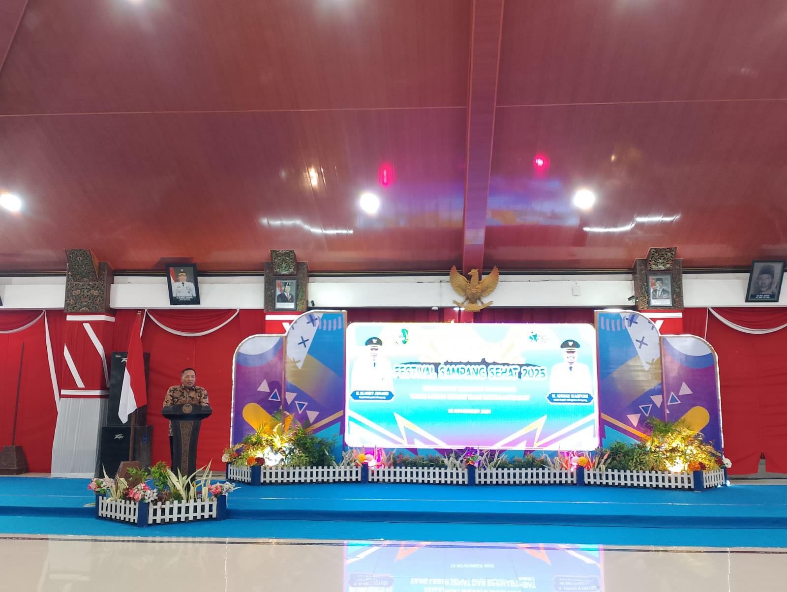 TEGAS: Bupati Sampang Slamet Junaidi saat memberikan sambutan pada kegiatan Festival Sampang Sehat 2025, di Pendapa Trunojoyo Sampang, Rabu (12/11).