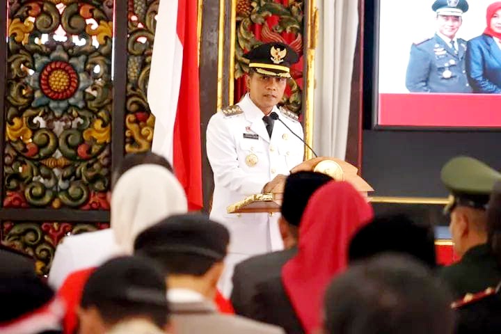 VISIONER: Bupati Lukman Hakim saat sambutan di Pendopo Bangkalan.